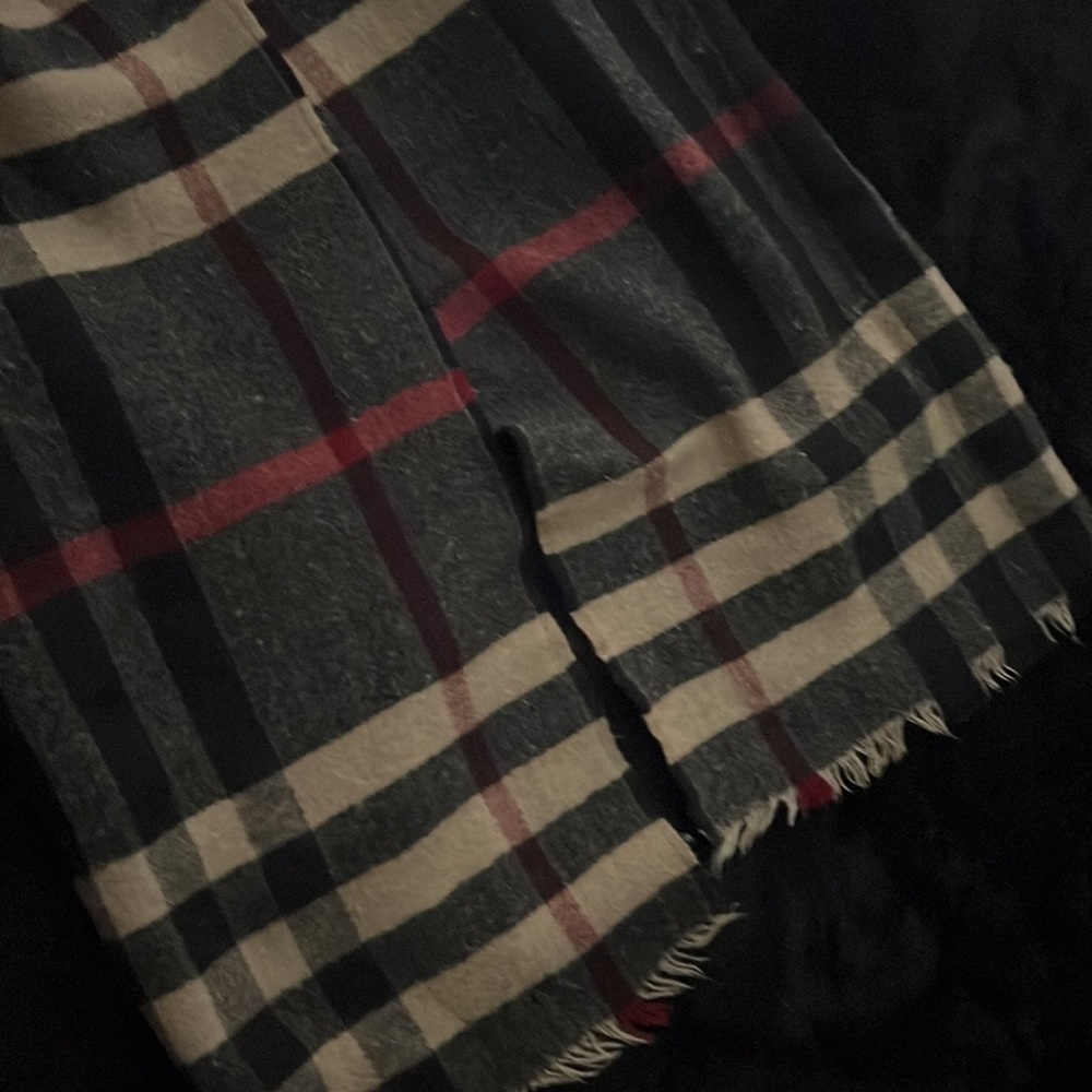 Authentic Burberry wool scarf - Picture 6 of 6